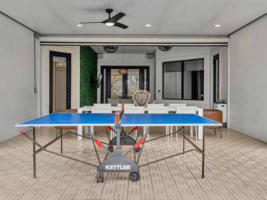 Game Room, Interior, Recessed Lighting