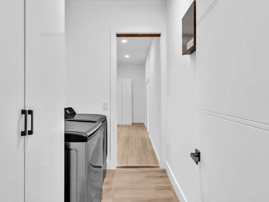 Interior, Recessed Lighting, Washer, Wood Texture Flooring