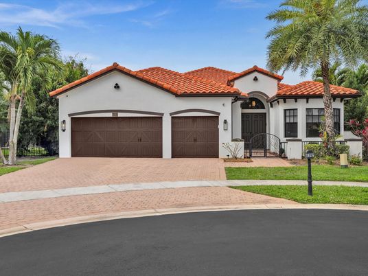 Attached, Exterior, Facade, Spanish Mediterranean