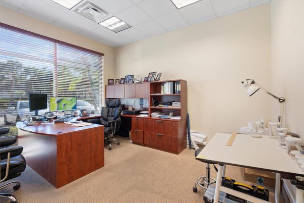 Home Office, Interior