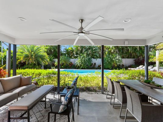 Exterior, Pool, Recessed Lighting