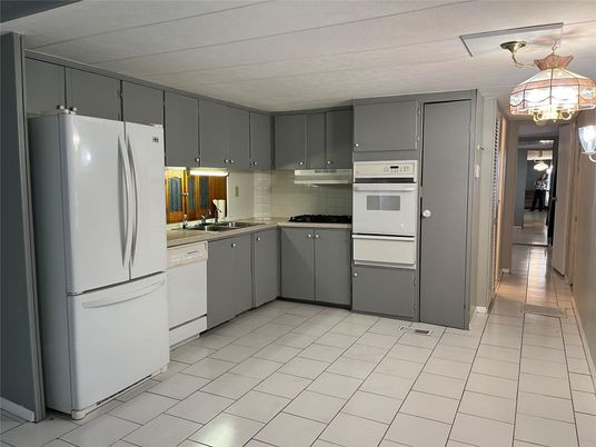 Chandelier, Interior, Kitchen