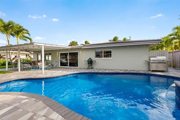 Exterior, Pool