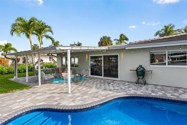 Exterior, Pool
