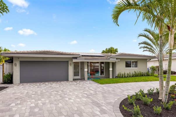 Attached, Exterior, Facade, Ranch