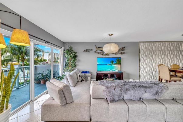 Dining room, Interior, Living room, Pendant Lights