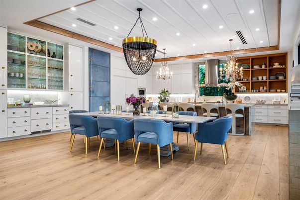 Chandelier, Dining room, Interior, Kitchen, Pendant Lights, Recessed Lighting, Wood Texture Flooring