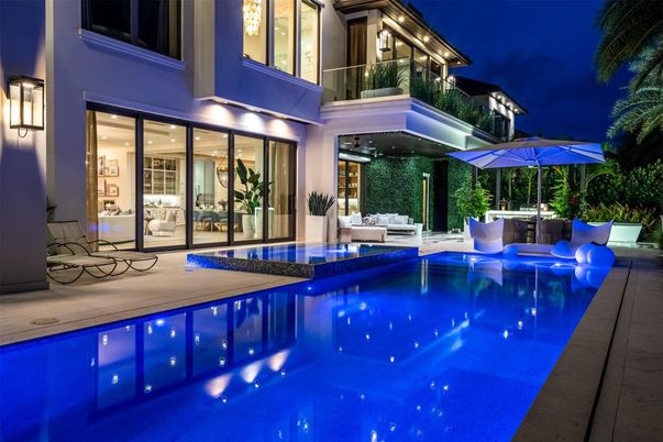 Exterior, Pool