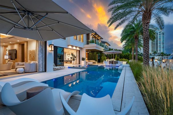 Exterior, Pool