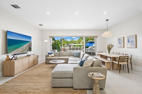 Dining room, Interior, Living room, Pendant Lights, Recessed Lighting
