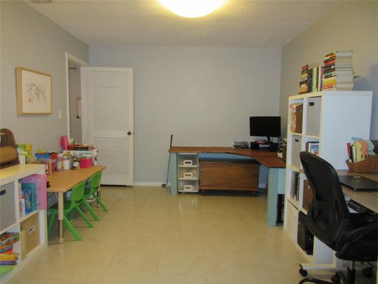 Home Office, Interior