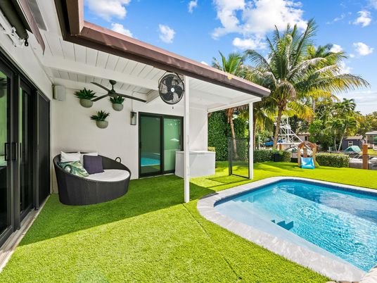 Exterior, Playground, Pool
