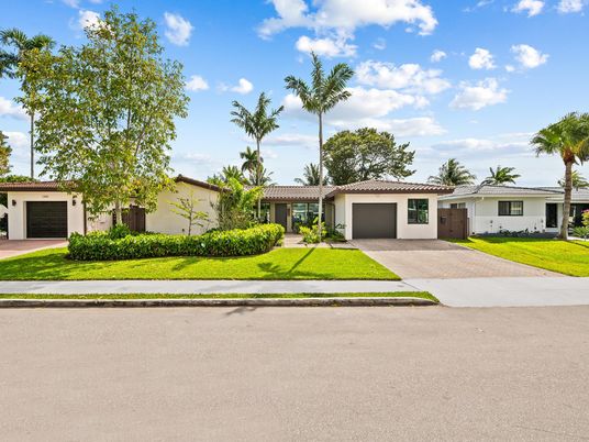 Attached, Exterior, Facade, Ranch