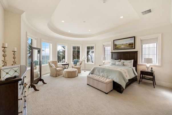 Bedroom, Dining room, Interior, Recessed Lighting, Water