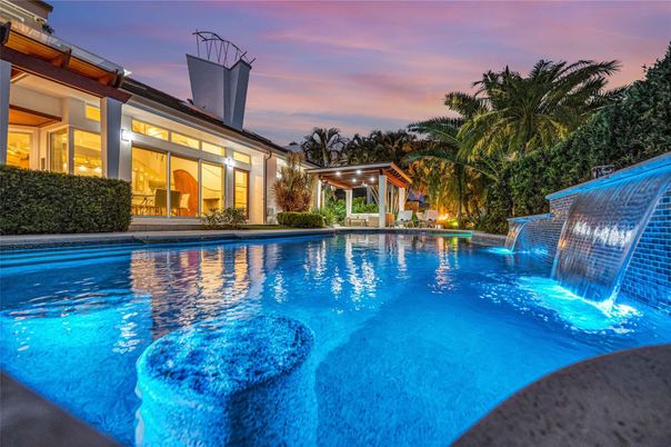 Exterior, Pool