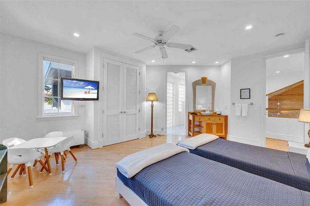Bedroom, Dining room, Interior, Recessed Lighting, Wood Texture Flooring
