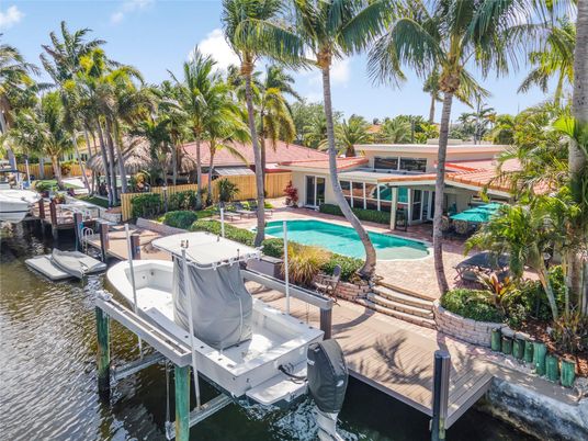 Exterior, Lake, Pool