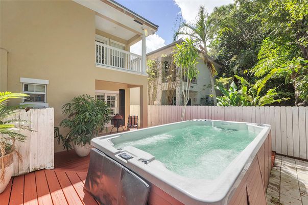 Exterior, Hot Tub
