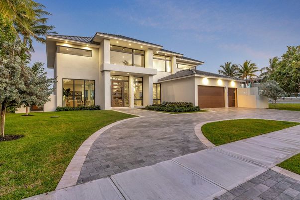 Attached, Backyard, Exterior, Facade, Modern