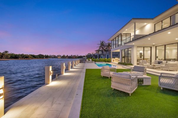 Exterior, Pool, Water