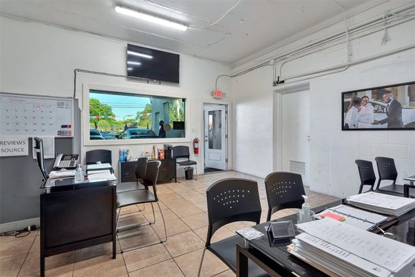 Home Office, Interior