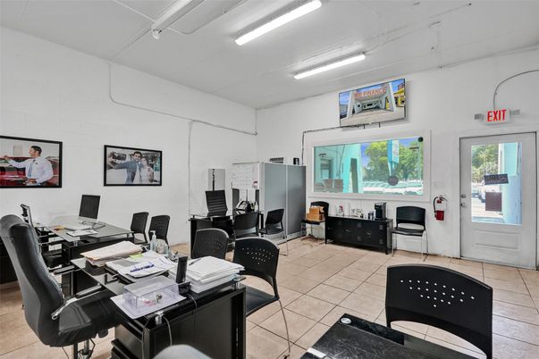 Home Office, Interior