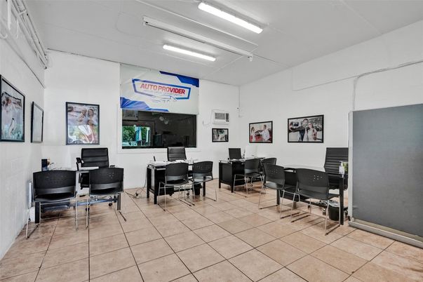 Home Office, Interior