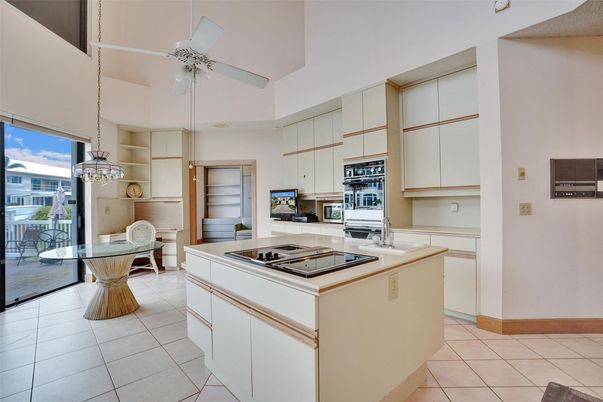 Dining room, Interior, Kitchen, Pendant Lights, Stainless Steel Appliances