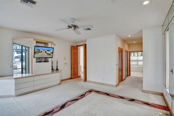 Empty room, Interior, Recessed Lighting