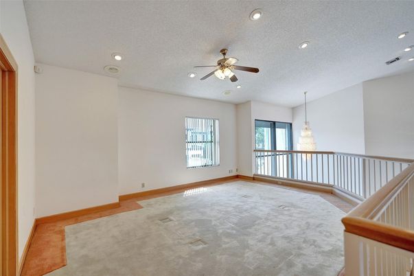 Chandelier, Empty room, Interior, Recessed Lighting