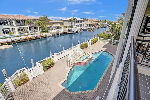 Exterior, Pool, Water