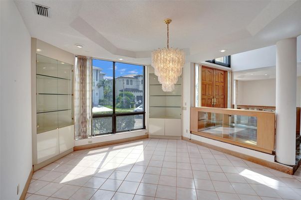 Chandelier, Empty room, Interior, Recessed Lighting