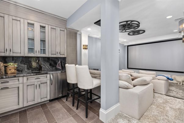 Interior, Projection Screen, Recessed Lighting, Theatre Room