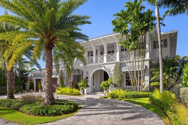 Exterior, Facade, Mediterranean