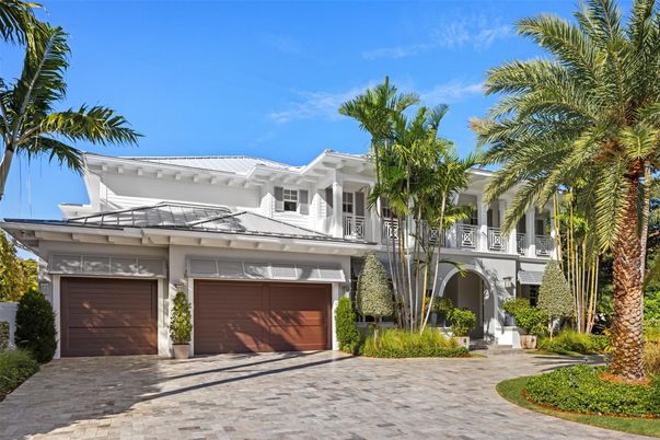 Attached, Exterior, Facade, Mediterranean