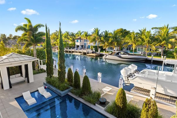 Exterior, Pool, Water