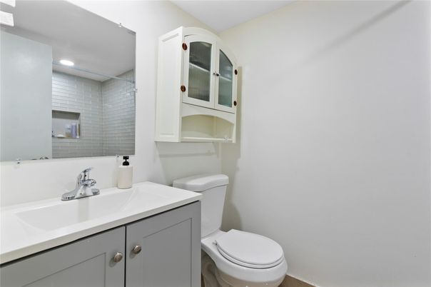 Bathroom, Interior, Recessed Lighting