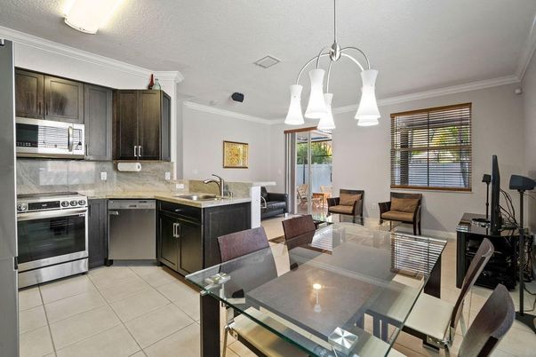 Chandelier, Dining room, Interior, Kitchen, Pendant Lights, Stainless Steel Appliances