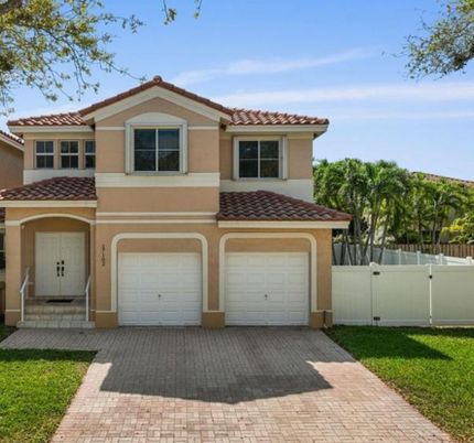 Attached, Exterior, Facade, Mediterranean