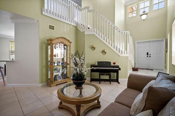 Interior, Piano