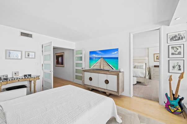 Bedroom, Interior, Recessed Lighting, Water, Wood Texture Flooring
