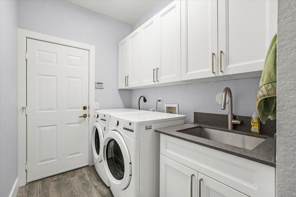Interior, Washer, Wood Texture Flooring
