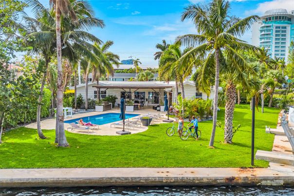 Exterior, Pool