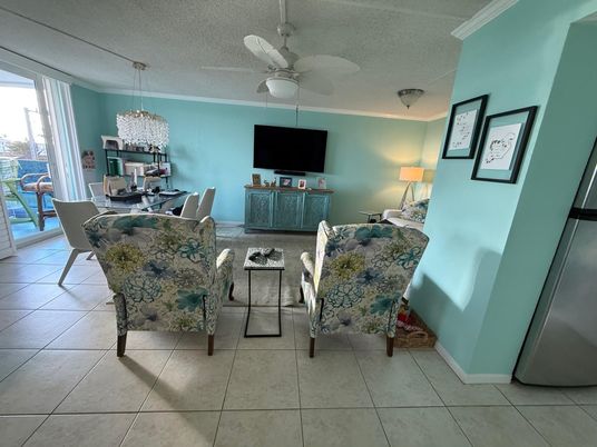 Chandelier, Dining room, Interior, Living room