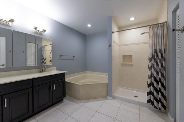 Bathroom, Interior, Recessed Lighting