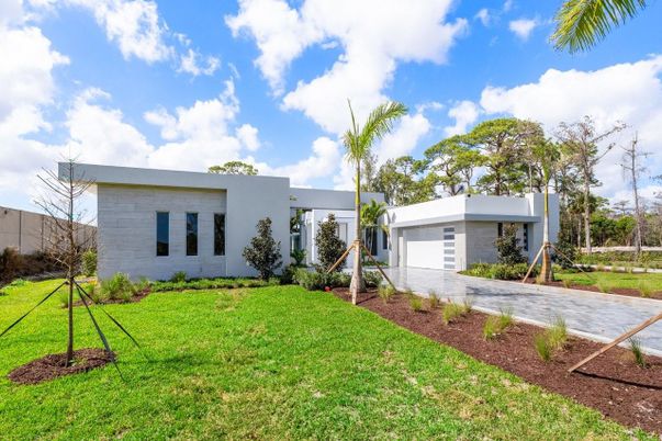 Attached, Backyard, Exterior, Facade, Modern