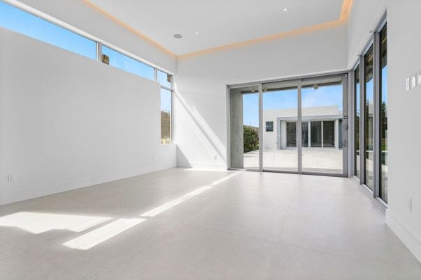 Empty room, Interior, Recessed Lighting