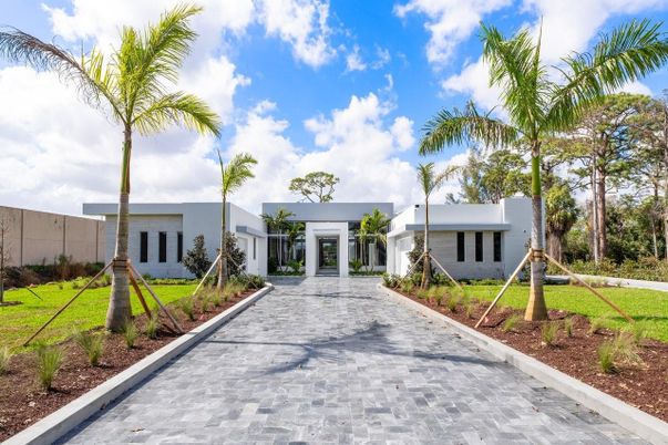 Backyard, Exterior, Facade, Modern