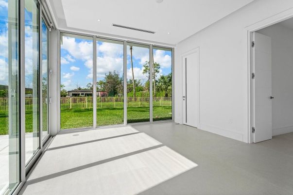 Empty room, Interior, Recessed Lighting