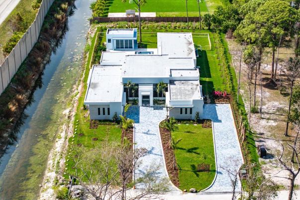Exterior, Drone